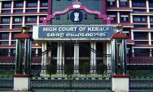 ‘എന്റെ മകൻ ജയിലിൽ കഴിയുന്നതിൽ ഒരമ്മ എന്നനിലയ്ക്ക് എനിക്ക് സഹിക്കാൻ പറ്റുന്നില്ല’; കുത്തിപ്പരിക്കേൽപ്പിച്ചിട്ടും അമ്മയുടെ ഈ വാക്കുകൾ പരിഗണിച്ച് മകന് ജാമ്യം നൽകി ഹൈക്കോടതി ‘എന്റെ മകൻ ജയിലിൽ കഴിയുന്നതിൽ ഒരമ്മ എന്നനിലയ്ക്ക് എനിക്ക് സഹിക്കാൻ പറ്റുന്നില്ല’; കുത്തിപ്പരിക്കേൽപ്പിച്ചിട്ടും അമ്മയുടെ ഈ വാക്കുകൾ പരിഗണിച്ച് മകന് ജാമ്യം നൽകി ഹൈക്കോടതി