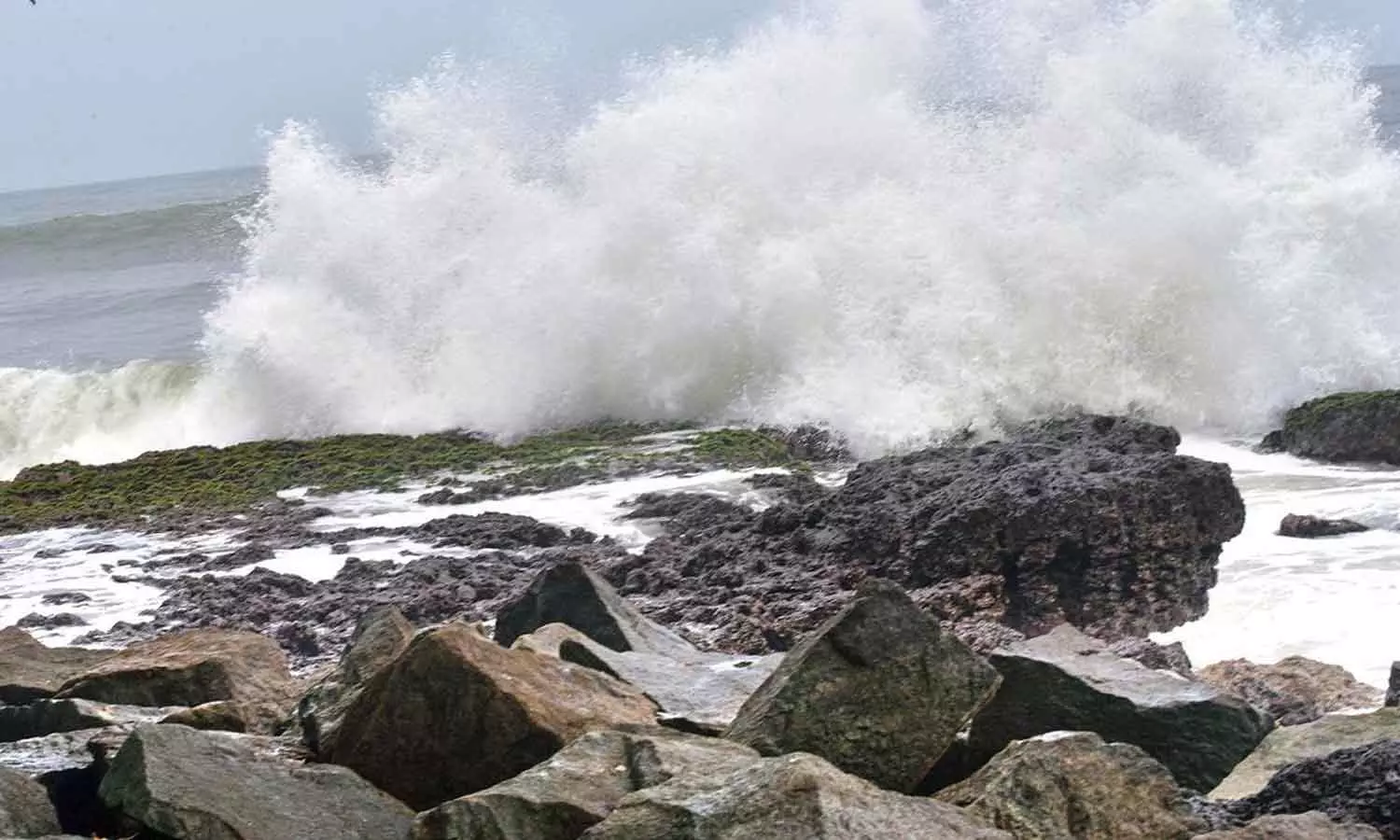 Kallakkadal alert thiruvananathapuram