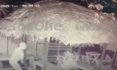 കണ്ണൂരിൽ ഭിന്നശേഷിക്കാരന്റെ തട്ടുകട അടിച്ചു തകർത്തു