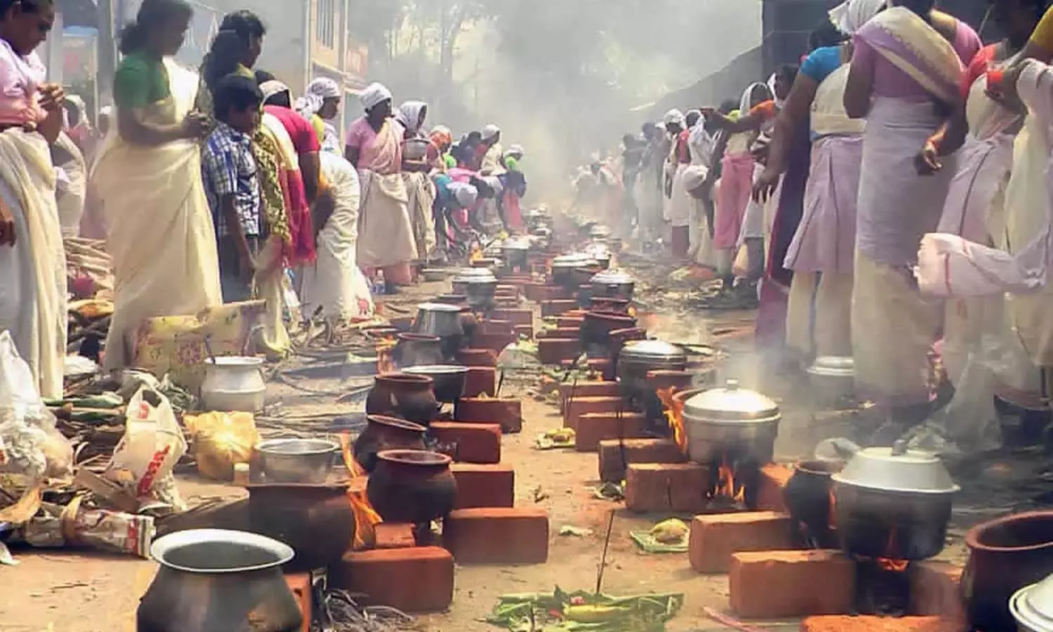 ആറ്റുകാൽ പൊങ്കാലക്കൊരുങ്ങി തിരുവനന്തപുരം; ലക്ഷക്കണക്കിന് ഭക്തർ എത്തിത്തുടങ്ങി ആറ്റുകാൽ പൊങ്കാലക്കൊരുങ്ങി തിരുവനന്തപുരം; ലക്ഷക്കണക്കിന് ഭക്തർ എത്തിത്തുടങ്ങി