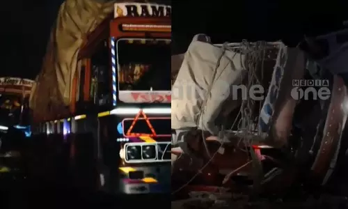 തൃശൂരില്‍ നിര്‍ത്തിയിട്ട ലോറിക്ക് പിറകില്‍ മറ്റൊരു ലോറിയിടിച്ച്  ഒരാൾ മരിച്ചു