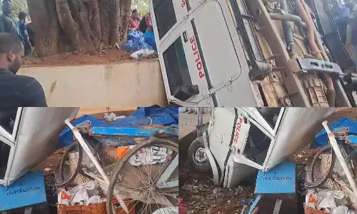 Pushcart Vendor Died after Police Jeep Overturned in Roadside at Mananthavady Wayanad