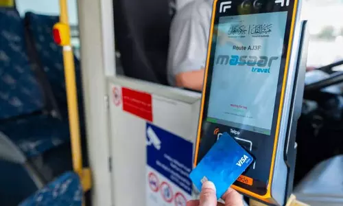 ബസ്കൂലി നൽകാൻ ബാങ്ക്കാർഡ് മതി; സ്മാർട്ടായി അജ്മാനിലെ ബസുകൾ ബസ്കൂലി നൽകാൻ ബാങ്ക്കാർഡ് മതി; സ്മാർട്ടായി അജ്മാനിലെ ബസുകൾ