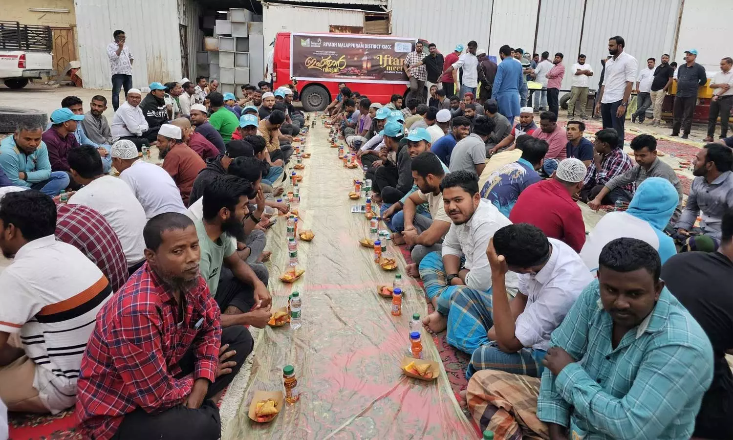 റിയാദ് മലപ്പുറം ജില്ലാ കെഎംസിസി ലേബർ ക്യാമ്പിൽ ഇഫ്താർ സംഘടിപ്പിച്ചു റിയാദ് മലപ്പുറം ജില്ലാ കെഎംസിസി ലേബർ ക്യാമ്പിൽ ഇഫ്താർ സംഘടിപ്പിച്ചു