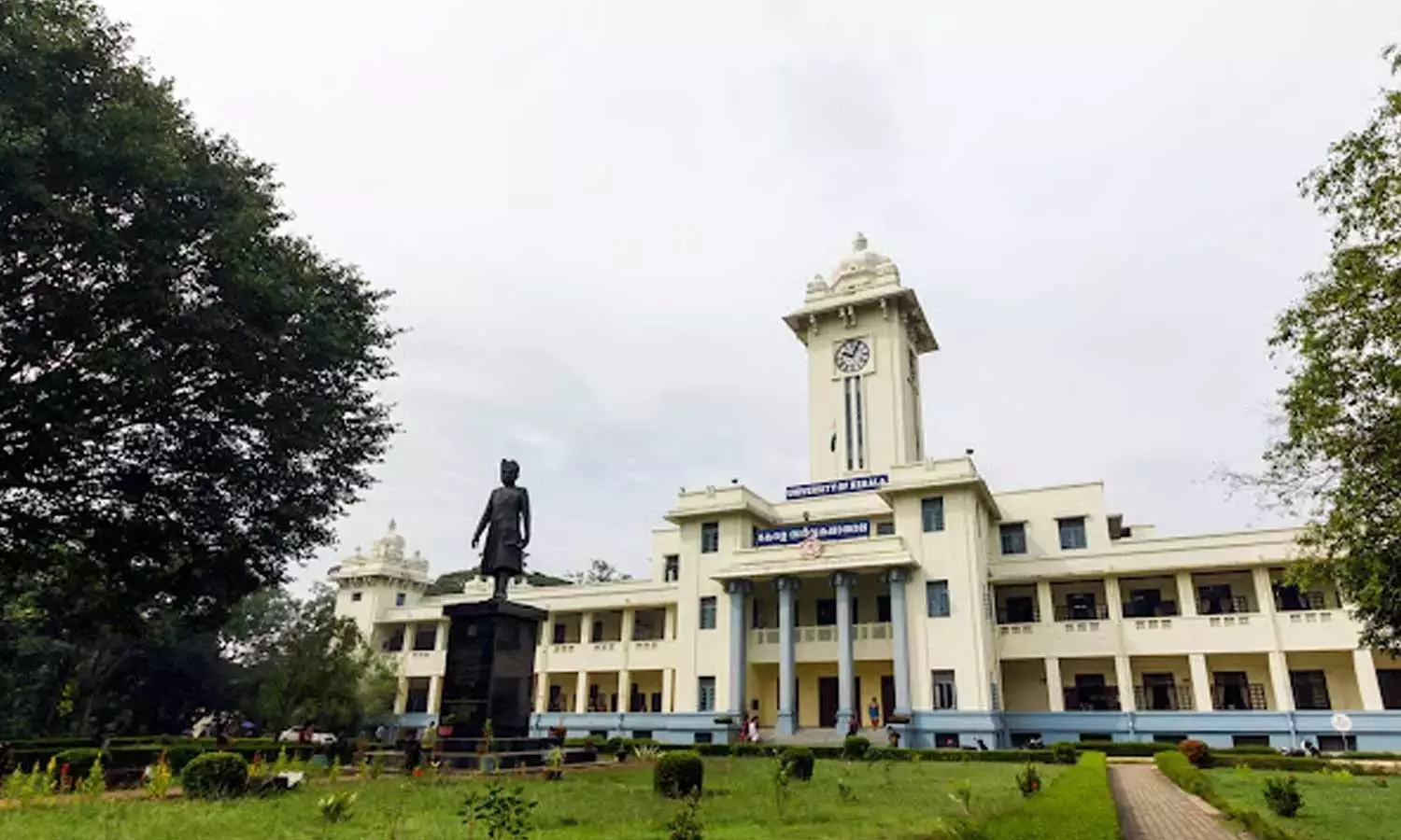 കേരള സർവകലാശാല പരീക്ഷയിൽ വിദ്യാർഥിക്ക് വാട്സാപ്പിൽ ഉത്തരം അയച്ചുകൊടുത്ത ആൾ പിടിയിൽ