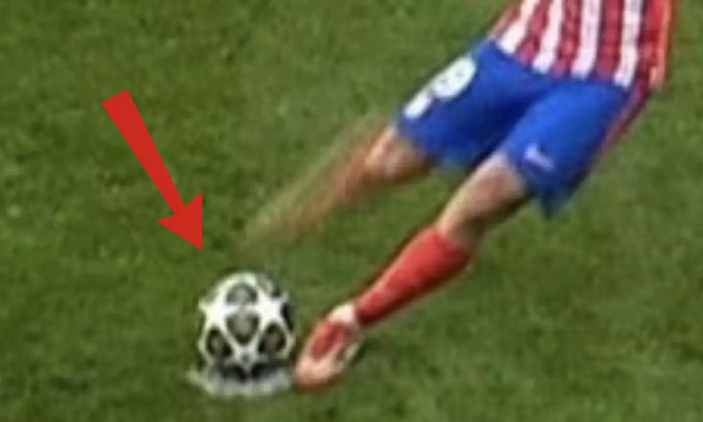 ഡബിൾ ടച്ച്​?: അൽവാരസിന്റെ പെനൽറ്റി കിക്ക് റദ്ദാക്കി; വിവാദം