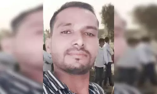 ഹോളി ആഘോഷത്തിനിടെ ചായം തേക്കാൻ വിസമ്മതിച്ചു; ലൈബ്രറിയില്‍ പഠിച്ചുകൊണ്ടിരുന്ന വിദ്യാര്‍ഥിയെ കഴുത്തുഞെരിച്ച് കൊന്നു