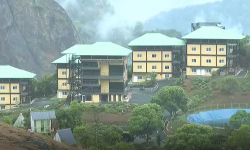 കുരിശ് സ്ഥാപിച്ചിട്ടും റവന്യൂ ഉദ്യോഗസ്ഥർ അറിഞ്ഞ മട്ട് നടിച്ചില്ല; പരുന്തുംപാറയിലെ കയ്യേറ്റത്തിൽ  രൂക്ഷ വിമർശനവുമായി സിപിഎം ജില്ലാ നേതൃത്വം