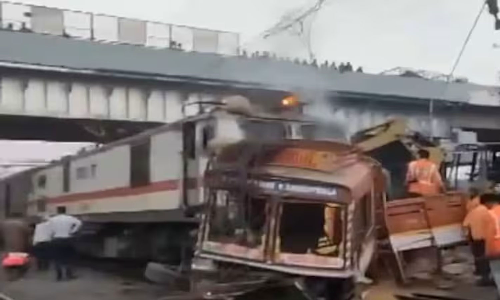 Truck Collides With Mumbai-Amravati Train in Bodwad Passengers Safe