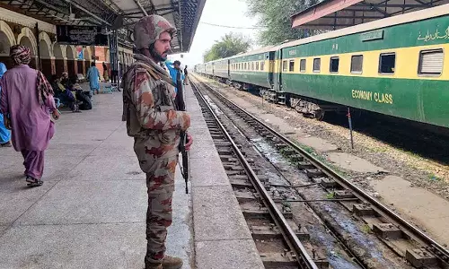 പാക് സർക്കാരിന്റെ ശാഠ്യം; ട്രെയിൻ ഹൈജാക്കിൽ ബന്ദികളാക്കിയ 214 സൈനികരെ കൊലപ്പെടുത്തിയതായി ബലൂച് ലിബറേഷൻ ആർമി പാക് സർക്കാരിന്റെ ശാഠ്യം; ട്രെയിൻ ഹൈജാക്കിൽ ബന്ദികളാക്കിയ 214 സൈനികരെ കൊലപ്പെടുത്തിയതായി ബലൂച് ലിബറേഷൻ ആർമി