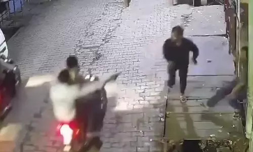 Man Waiting To Have Ramzan Suhr shot dead By 4 On Bikes In Aligarh