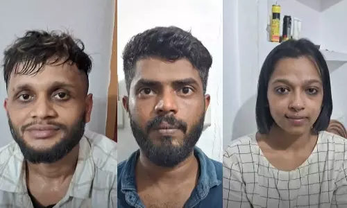 കണ്ണൂരിൽ വാടകവീട് കേന്ദ്രീകരിച്ച് എംഡിഎംഎ വിൽപ്പന; യുവതി ഉൾപ്പെടെ മൂന്നംഗ സംഘം പിടിയിൽ കണ്ണൂരിൽ വാടകവീട് കേന്ദ്രീകരിച്ച് എംഡിഎംഎ വിൽപ്പന; യുവതി ഉൾപ്പെടെ മൂന്നംഗ സംഘം പിടിയിൽ
