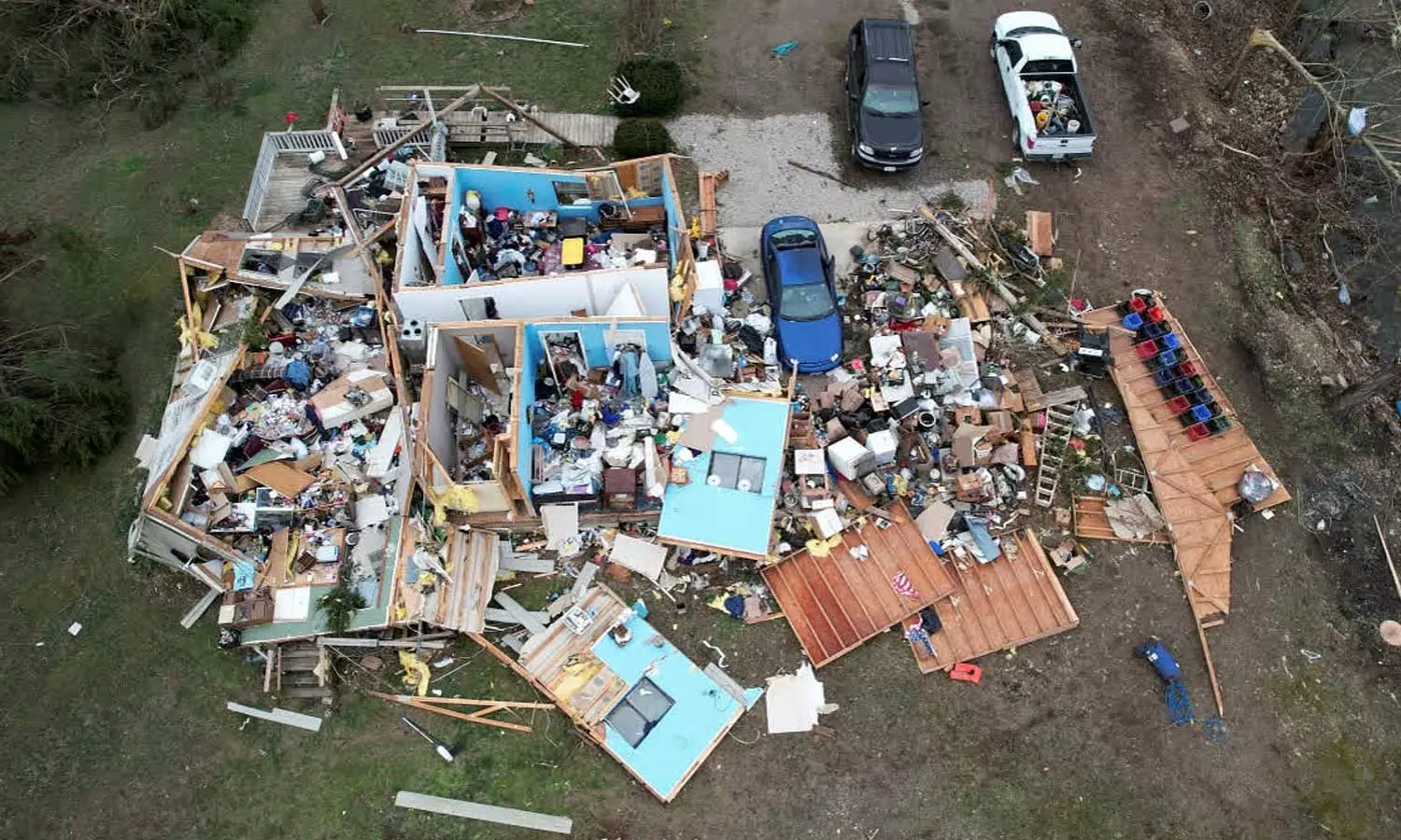 അമേരിക്കയിൽ ആഞ്ഞടിച്ച് ചുഴലിക്കാറ്റ്:  33 മരണം, കനത്ത നാശനഷ്ടം