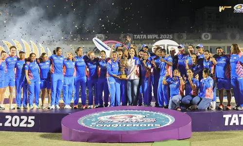 വുമണ്സ് പ്രീമിയര് ലീഗ് കിരീടം മുംബൈക്ക്; ഫൈനലില് ഡല്ഹിയെ 8 റണ്സിന് വീഴ്ത്തി വുമണ്സ് പ്രീമിയര് ലീഗ് കിരീടം മുംബൈക്ക്; ഫൈനലില് ഡല്ഹിയെ 8 റണ്സിന് വീഴ്ത്തി