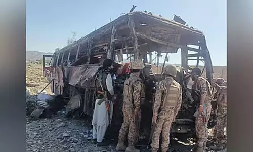 പാകിസ്താനിൽ സൈനിക വാഹനവ്യൂഹത്തിന് നേരെ ആക്രമണം; ഏഴ് സൈനികർ കൊല്ലപ്പെട്ടു