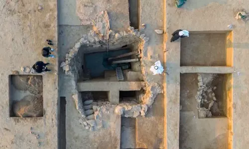 1400 വർഷം പഴക്കമുള്ള കിണർ; ഫൈലാക ദ്വീപ് പുരാവസ്തു ഗവേഷണത്തിൽ നിർണായക കണ്ടെത്തൽ 1400 വർഷം പഴക്കമുള്ള കിണർ; ഫൈലാക ദ്വീപ് പുരാവസ്തു ഗവേഷണത്തിൽ നിർണായക കണ്ടെത്തൽ