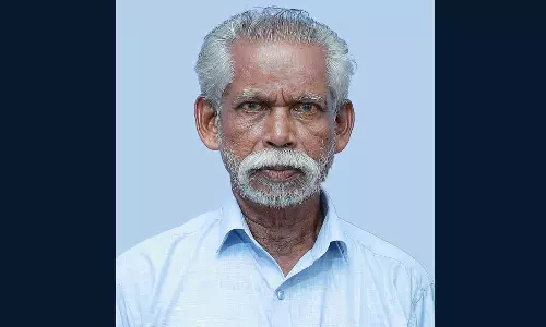 ചക്ക പറിക്കുന്നതിനിടെ ഇരുമ്പ് തോട്ടി വൈദ്യുതി ലൈനിൽ തട്ടി; ഗൃഹനാഥൻ ഷോക്കേറ്റ് മരിച്ചു