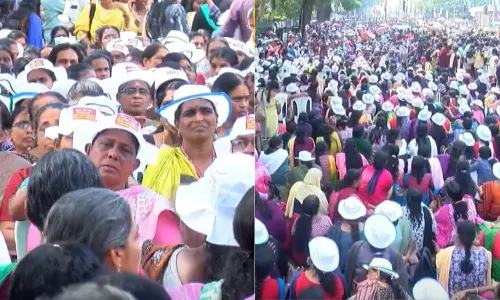 സമരം കടുപ്പിച്ച് ആശമാര്; ഈ മാസം 20 മുതൽ സെക്രട്ടേറിയറ്റിനു മുന്നില് നിരാഹാര സമരത്തിലേക്ക് സമരം കടുപ്പിച്ച് ആശമാര്; ഈ മാസം 20 മുതൽ സെക്രട്ടേറിയറ്റിനു മുന്നില് നിരാഹാര സമരത്തിലേക്ക്