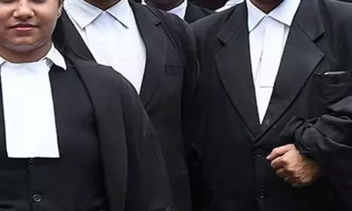 heat,black gowns, lawyers,kerala,അഭിഭാഷകര്‍,കനത്ത ചൂട്,കറുത്ത ഗൌണും കോട്ടും,ഹൈക്കോടതി