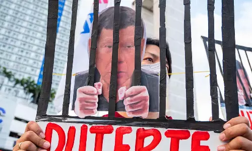 ലോകകോടതി അനങ്ങി; ദുത്തര്ത്തെ അറസ്റ്റിലായി, സിപിഎമ്മിനെ പുതഞ്ഞ് മാധ്യമങ്ങൾ - മീഡിയസ്കാൻ ലോകകോടതി അനങ്ങി; ദുത്തര്ത്തെ അറസ്റ്റിലായി, സിപിഎമ്മിനെ പുതഞ്ഞ് മാധ്യമങ്ങൾ - മീഡിയസ്കാൻ