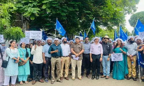 ആരോഗ്യവകുപ്പ് ഡയരക്ടറുടെ നിലപാടുകളിൽ പ്രതിഷേധം; ധർണയുമായി കെജിഎംഒഎ