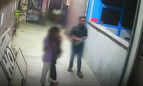 താമരശ്ശേരിയില്നിന്ന് കാണാതായ 13കാരിയെ നാട്ടിലെത്തിച്ചു; ബന്ധു കസ്റ്റഡിയില് താമരശ്ശേരിയില്നിന്ന് കാണാതായ 13കാരിയെ നാട്ടിലെത്തിച്ചു; ബന്ധു കസ്റ്റഡിയില്