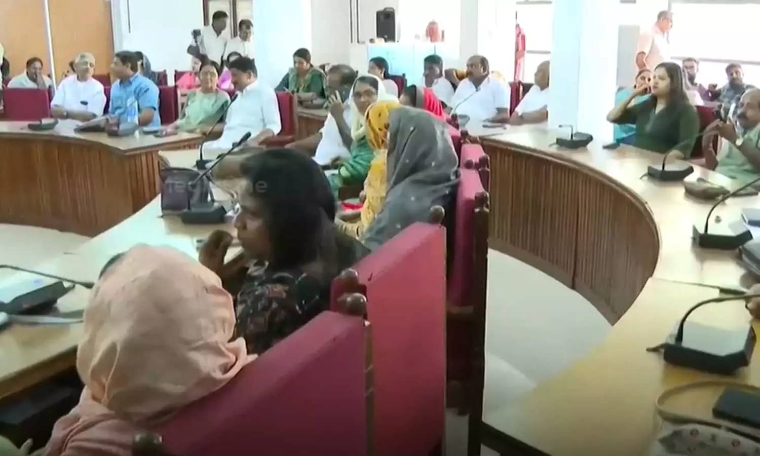 തൊടുപുഴ നഗരസഭയിൽ എൽഡിഎഫിനെതിരെ അവിശ്വാസം പാസായി; യുഡിഎഫ് കൊണ്ടുവന്ന അവിശ്വാസത്തെ 4 ബിജെപി കൗൺസിലർമാർ അനുകൂലിച്ചു തൊടുപുഴ നഗരസഭയിൽ എൽഡിഎഫിനെതിരെ അവിശ്വാസം പാസായി; യുഡിഎഫ് കൊണ്ടുവന്ന അവിശ്വാസത്തെ 4 ബിജെപി കൗൺസിലർമാർ അനുകൂലിച്ചു