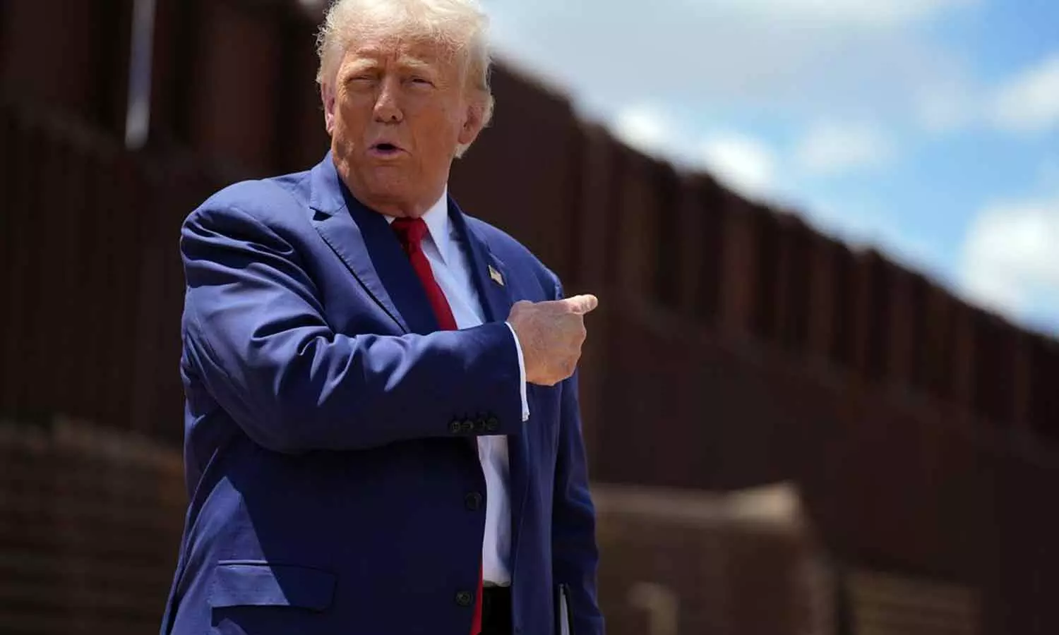 എല്ലാ മനുഷ്യരും തുല്യര്; ട്രംപിന്റെ ട്രാന്സ്ജെന്ഡര് സൈനിക വിലക്ക് തടഞ്ഞ് കോടതി എല്ലാ മനുഷ്യരും തുല്യര്; ട്രംപിന്റെ ട്രാന്സ്ജെന്ഡര് സൈനിക വിലക്ക് തടഞ്ഞ് കോടതി