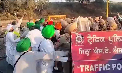 കർഷക നേതാക്കളെ കസ്റ്റഡിയിലെടുത്ത് പഞ്ചാബ് പൊലീസ്; ഷെഡുകൾ പൊളിക്കുവാൻ ബുൾഡോസറുകൾ അടക്കം അതിർത്തിയിൽ