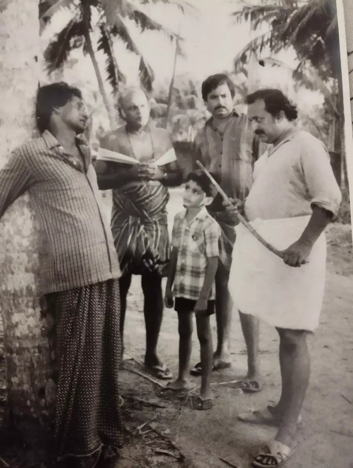 തുടിപ്പുകൾ ചിത്രീകരണവേളയിൽ ജയപ്രകാശ് കരുവറ്റ, ആദം അയ്യൂബ്, ടി.പി മാധവൻ, മാസ്റ്റർ അർഫാസ് തുടിപ്പുകൾ ചിത്രീകരണവേളയിൽ ജയപ്രകാശ് കരുവറ്റ, ആദം അയ്യൂബ്, ടി.പി മാധവൻ, മാസ്റ്റർ അർഫാസ്