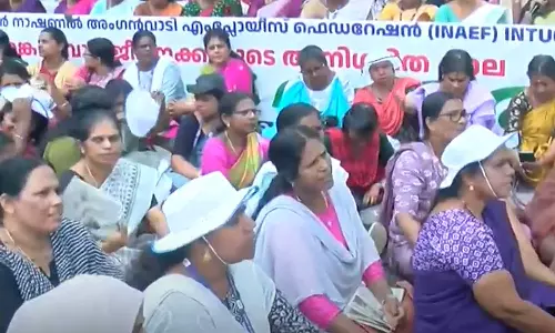 അംഗന്‍വാടി സമരം നീട്ടിക്കൊണ്ടുപോകാന്‍ കാരണം ആരോഗ്യമന്ത്രിയുടെ ദുർവാശി; അടിയന്തര പ്രമേയമായി ഉന്നയിച്ച് പ്രതിപക്ഷം