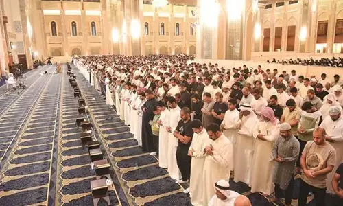 റമദാൻ അവസാന പത്തിലേക്ക്; കുവൈത്തിലെ പ്രധാന പള്ളികളിൽ വിശ്വാസികളുടെ തിരക്ക്