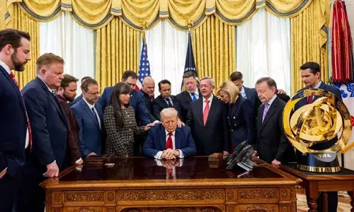 Trump meets with faith leaders at the White House for prayer session