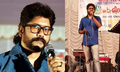 ജോസേട്ടൻ പാടുമ്പോൾ ഉന്മാദത്തിൽ പറക്കുന്ന മണ്ണും മനുഷ്യരും ജോസേട്ടൻ പാടുമ്പോൾ ഉന്മാദത്തിൽ പറക്കുന്ന മണ്ണും മനുഷ്യരും