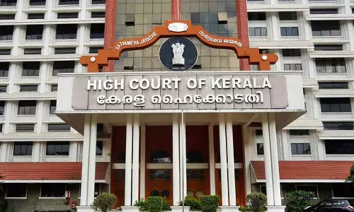 പ്രായപൂർത്തിയാകാത്ത വിദ്യാർഥിനിയെ മദ്യം നൽകി ബലാത്സംഗം ചെയ്തു; അഭിഭാഷകന്റെ മുൻകൂർ ജാമ്യാപേക്ഷ തള്ളി ഹൈക്കോടതി