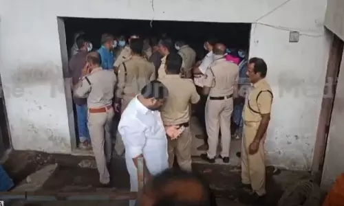 ഇടുക്കി കലയന്താനിയിലെ കാറ്ററിങ് ഗോഡൗണിൽ കണ്ടെത്തിയ മൃതദേഹം പുറത്തെടുത്തു