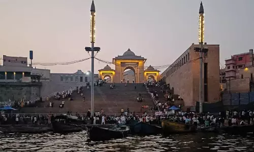 മോക്ഷം തേടിയൊരു യാത്ര മോക്ഷം തേടിയൊരു യാത്ര