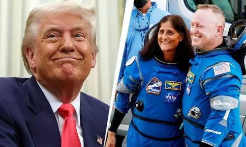 സുനിത വില്യംസിന് ഓവര്ടൈം അലവന്സ് നല്കുമോയെന്ന് ചോദ്യം; സ്വന്തം പോക്കറ്റില്നിന്ന് നല്കുമെന്ന് ട്രംപ് സുനിത വില്യംസിന് ഓവര്ടൈം അലവന്സ് നല്കുമോയെന്ന് ചോദ്യം; സ്വന്തം പോക്കറ്റില്നിന്ന് നല്കുമെന്ന് ട്രംപ്