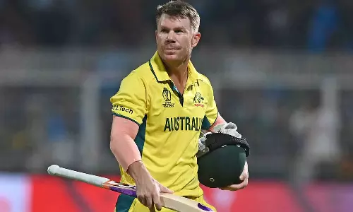 പൈലറ്റില്ലെങ്കിൽ എന്തിനാണ് വിമാനത്തിൽ യാത്രക്കാരെ കയറ്റുന്നത്; എയർ ഇന്ത്യക്കെതിരെ വിമർശനവുമായി ഡേവിഡ് വാർണർ