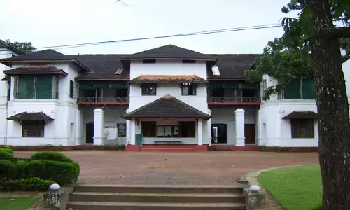 four hostels closed in aluva uc college due to student felt health issues