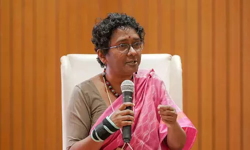 കറുപ്പിനെന്താണ് കുഴപ്പം? നിറത്തിന്റെ പേരിൽ അപമാനിക്കപ്പെട്ടെന്ന് ചീഫ് സെക്രട്ടറി ശാരദ മുരളീധരൻ കറുപ്പിനെന്താണ് കുഴപ്പം? നിറത്തിന്റെ പേരിൽ അപമാനിക്കപ്പെട്ടെന്ന് ചീഫ് സെക്രട്ടറി ശാരദ മുരളീധരൻ