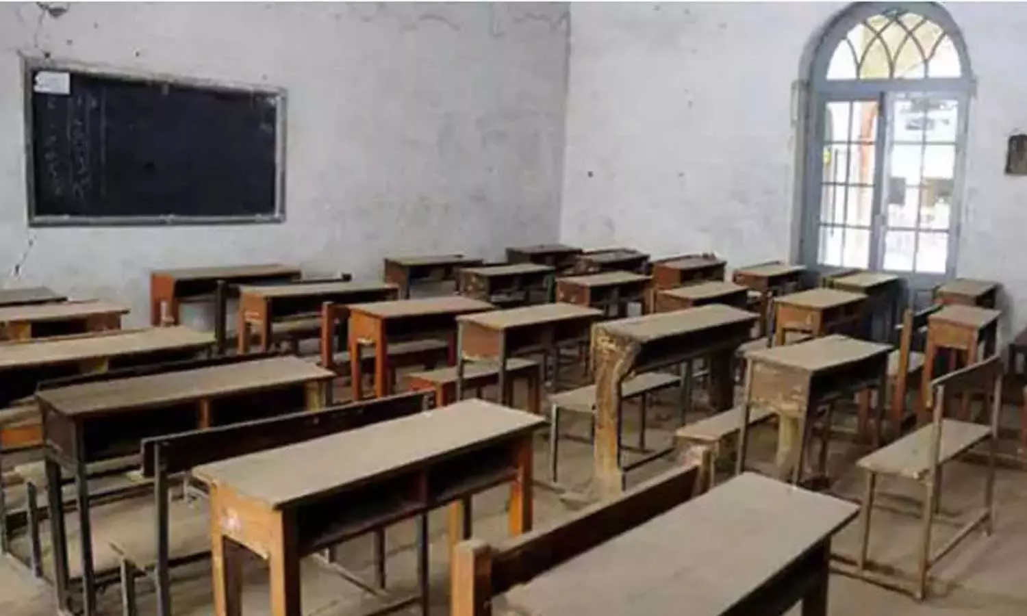 പത്താം ക്ലാസ് പരീക്ഷ കഴിഞ്ഞ് ആഘോഷിക്കാൻ സ്‌കൂളിലേക്ക് മദ്യവുമായെത്തി; നാല് വിദ്യാർഥികൾക്ക് കൗൺസലിങ്