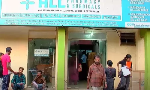 ഒന്നരമണിക്കൂർ കാത്ത് നിന്നിട്ട് ഇല്ലെന്ന് പറഞ്ഞ് സീൽവെച്ചുതരും;  കോഴിക്കോട് മെഡിക്കൽ കോളജിൽ മരുന്നുക്ഷാമം രൂക്ഷം