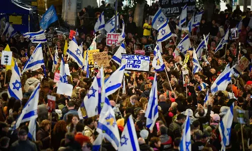 ഇസ്രായേൽ തകർച്ചയുടെ വക്കിൽ, കടന്നുപോകുന്നത് വലിയ ഭരണഘടനാ പ്രതിസന്ധിയിലൂടെ: മുൻ പാർലമെന്റ് അംഗം ഇസ്രായേൽ തകർച്ചയുടെ വക്കിൽ, കടന്നുപോകുന്നത് വലിയ ഭരണഘടനാ പ്രതിസന്ധിയിലൂടെ: മുൻ പാർലമെന്റ് അംഗം