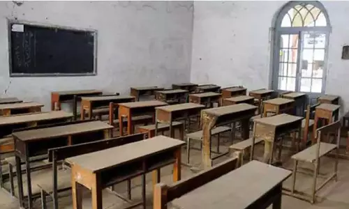 പത്താം ക്ലാസ് പരീക്ഷ കഴിഞ്ഞ് ആഘോഷിക്കാൻ സ്‌കൂളിലേക്ക് മദ്യവുമായെത്തി; നാല് വിദ്യാർഥികൾക്ക് കൗൺസലിങ്