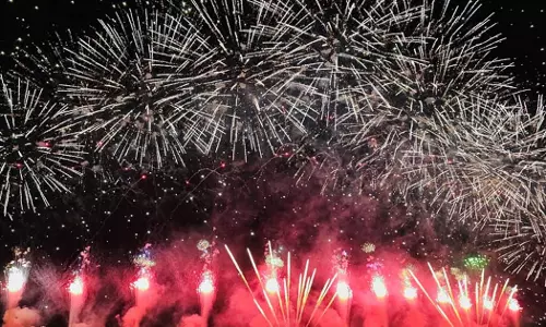 മൂന്നിടങ്ങളിൽ വെടിക്കെട്ട്; ഖത്തറിൽ ചെറിയ പെരുന്നാൾ കളറാകും