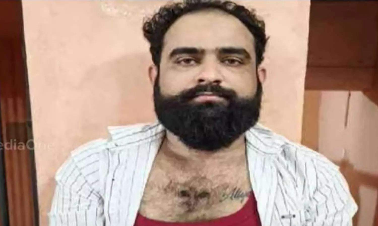 കാസർകോട് പ്രതിയെ പിടികൂടാനെത്തിയ എക്സൈസ് ഉദ്യോഗസ്ഥരെ കുത്തിപ്പരിക്കേൽപ്പിച്ചു കാസർകോട് പ്രതിയെ പിടികൂടാനെത്തിയ എക്സൈസ് ഉദ്യോഗസ്ഥരെ കുത്തിപ്പരിക്കേൽപ്പിച്ചു