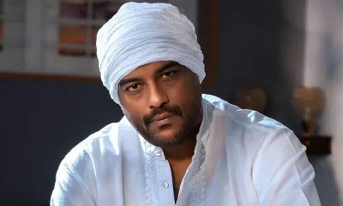 ഈദ് ആശംസകൾ നേർന്ന് മുരളിഗോപി; എമ്പുരാനിൽ മൗനം