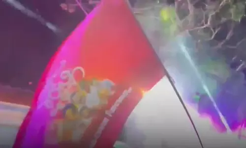 കണ്ണൂരിൽ ഉത്സവത്തിനിടെ കൊലക്കേസ് പ്രതികളുടെ ചിത്രങ്ങളുമായി സിപിഎം പ്രവർത്തകരുടെ ആഘോഷം