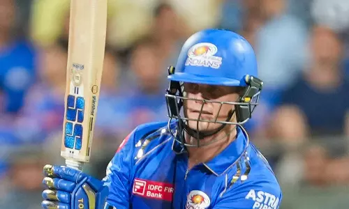 വാങ്കഡെയിൽ നിറഞ്ഞാടി മുംബൈ; കൊൽക്കത്തയെ എട്ട് വിക്കറ്റിന് തകർത്തു